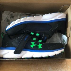 Under Armour Boys shoes 2Y